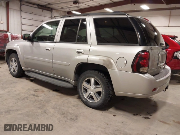 2007 Chevrolet TrailBlazer LS with VIN 1GNDT13S072267270, listed as a IAAI auction lot 41913360 with 152,678 mi miles. Bid and sale history available at carsss.com. Image 3.