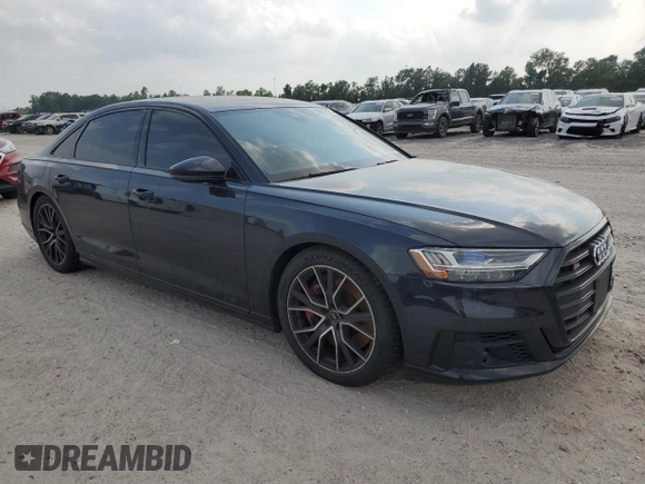 2020 Audi S8 z VIN WAU8SAF82LN003857, wystawiony jako Copart lot #56081794 z przebiegiem 11 298 mil mil oraz Szkody całkowita. Historia ofert i sprzedaży dostępna na DreamBid. Obrazek 4.