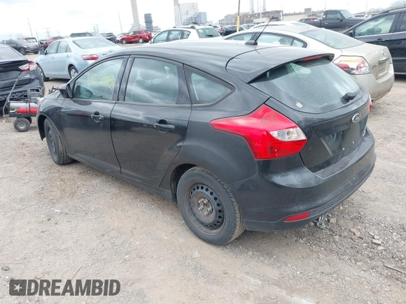 2012 Ford Focus SE z VIN 1FAHP3K27CL455211, wystawiony jako IAAI lot #42048868 z przebiegiem 164 474 mil mil oraz . Historia ofert i sprzedaży dostępna na DreamBid. Obrazek 3.