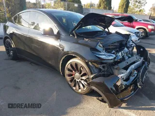 2020 Tesla Model Y Long Range with VIN 5YJYGDEF2LF039987, listed as a IAAI auction lot 41238425 with 45,983 mi miles and . Bid and sale history available at DreamBid. Image 1.