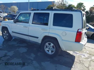 2007 Jeep Commander Sport z VIN 1J8HH48K27C510392, wystawiony jako IAAI lot #41793028 z przebiegiem 139 686 mil mil oraz . Historia ofert i sprzedaży dostępna na DreamBid. Obrazek 3.