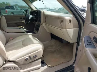 2004 Chevrolet Tahoe LT with VIN 1GNEC13Z74R137135, listed as a IAAI auction lot 41805414 with 249,326 mi miles. Bid and sale history available at carsss.com. Image 5.