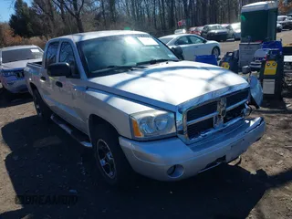 2006 Dodge Dakota SLT with VIN 1D7HW48N76S507358, listed as a IAAI auction lot 41876899 with 131,880 mi miles. Bid and sale history available at carsss.com. Image 1.