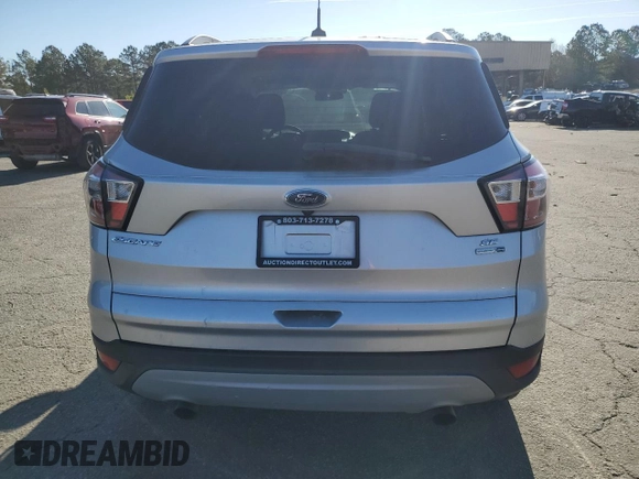 2018 Ford Escape SE z VIN 1FMCU9G96JUB49271, wystawiony jako Copart lot #50553205 z przebiegiem 91 123 mil mil oraz Szkoda całkowita • Salvage title. Historia ofert i sprzedaży dostępna na DreamBid. Obrazek 6.