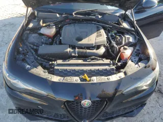 2019 Alfa Romeo Giulia z VIN ZARFAMAN4K7622772, wystawiony jako Copart lot #55380795 z przebiegiem Nie podano mil oraz Szkody całkowita. Historia ofert i sprzedaży dostępna na DreamBid. Obrazek 11.