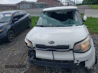 2016 Kia Soul z VIN KNDJN2A21G7289568, wystawiony jako IAAI lot #42292830 z przebiegiem 172 079 mil mil oraz . Historia ofert i sprzedaży dostępna na DreamBid. Obrazek 6.