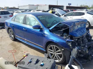 2017 Volkswagen Passat R-Line z VIN 1VWDT7A3XHC025005, wystawiony jako IAAI lot #41840916 z przebiegiem 185 751 mil mil oraz . Historia ofert i sprzedaży dostępna na DreamBid. Obrazek 1.
