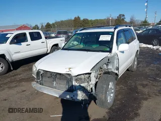 2006 Toyota Highlander Hybrid with VIN JTEEW21A960008237, listed as a IAAI auction lot 41411570 with 300,019 mi miles. Bid and sale history available at carsss.com. Image 6.