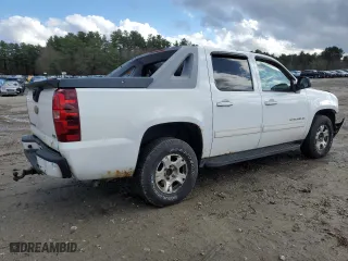 2010 Chevrolet Avalanche LS with VIN 3GNVKEE04AG225547, listed as a Copart auction lot 82215084 with 203,350 mi miles and Clean Title. Bid and sale history available at carsss.com. Image 3.