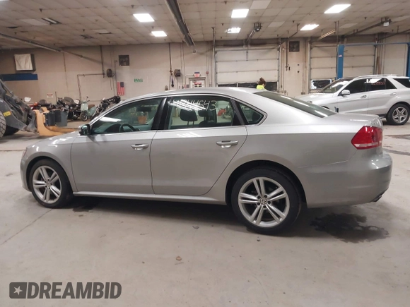 2014 Volkswagen Passat SE z VIN 1VWBT7A31EC102802, wystawiony jako IAAI lot #41344543 z przebiegiem 106 758 mil mil oraz . Historia ofert i sprzedaży dostępna na DreamBid. Obrazek 14.