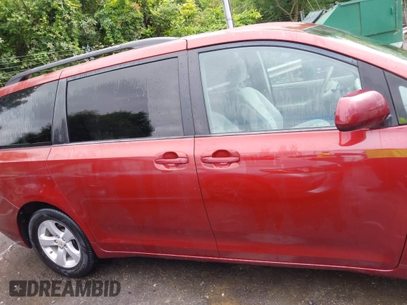 2012 Toyota Sienna z VIN 5TDKA3DC5CS012254, wystawiony jako IAAI lot #42367254 z przebiegiem 183 083 mil mil oraz . Historia ofert i sprzedaży dostępna na DreamBid. Obrazek 13.