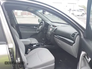 2015 Kia Sorento LX with VIN 5XYKTCA69FG572045, listed as a IAAI auction lot 41960132 with 152,400 mi miles. Bid and sale history available at carsss.com. Image 5.