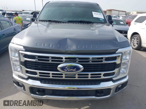 2024 Ford F-250 XL with VIN 1FT7W2BT5RED57884, listed as a IAAI auction lot 42605362 with 37,644 mi miles and . Bid and sale history available at DreamBid. Image 6.