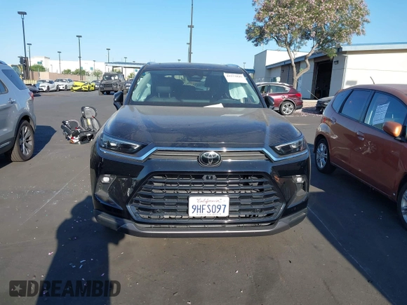 2024 Toyota Highlander XLE z VIN 5TDAAAB52RS003735, wystawiony jako IAAI lot #42373845 z przebiegiem 12 569 mil mil oraz . Historia ofert i sprzedaży dostępna na DreamBid. Obrazek 13.