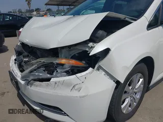 2016 Honda Odyssey SE with VIN 5FNRL5H33GB043303, listed as a IAAI auction lot 42215233 with 67,097 mi miles and . Bid and sale history available at DreamBid. Image 6.