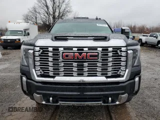 2024 GMC Sierra 3500HD Denali z VIN 1GT49WEYXRF123632, wystawiony jako Copart lot #82759314 z przebiegiem 55 078 mil mil oraz Szkoda całkowita • Salvage title. Historia ofert i sprzedaży dostępna na DreamBid. Obrazek 5.
