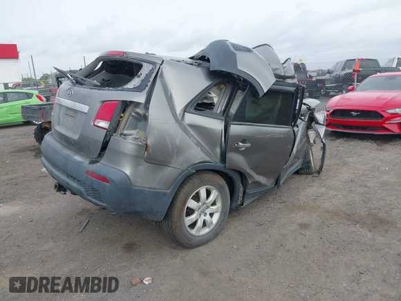 2012 Kia Sorento LX with VIN 5XYKT4A28CG280272, listed as a IAAI auction lot 41915794 with Not Provided miles and . Bid and sale history available at carsss.com. Image 4.