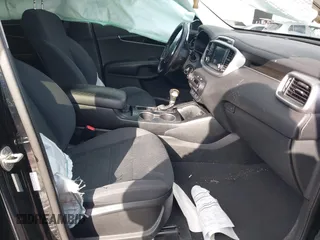 2019 Kia Sorento L with VIN 5XYPG4A3XKG592630, listed as a IAAI auction lot 41530985 with 84,991 mi miles. Bid and sale history available at carsss.com. Image 5.