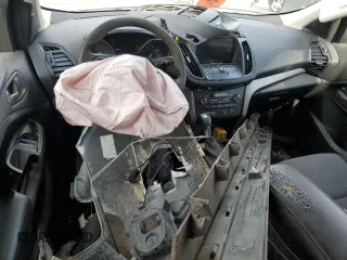 2017 Ford Escape SE z VIN 1FMCU0G95HUC35709, wystawiony jako Copart lot #58510895 z przebiegiem Nie podano mil oraz Czysty tytuł • Clean title. Historia ofert i sprzedaży dostępna na DreamBid. Obrazek 8.