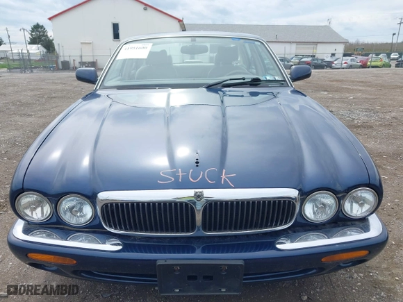 1998 Jaguar XJ with VIN SAJHX124XWC844575, listed as a IAAI auction lot 41951600 with 97,458 mi miles. Bid and sale history available at carsss.com. Image 10.