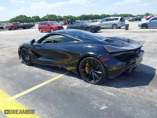 2018 McLaren 720S with VIN SBM14DCA9JW001142, listed as a IAAI auction lot 42117797 with 15,654 mi miles. Bid and sale history available at carsss.com. Image 3.