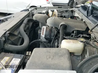 2006 Chevrolet Silverado 1500 LT2 z VIN 2GCEK13Z061267684, wystawiony jako IAAI lot #41227242 z przebiegiem 157 175 mil mil oraz . Historia ofert i sprzedaży dostępna na DreamBid. Obrazek 19.