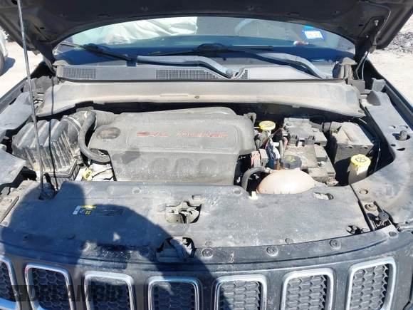 2018 Jeep Compass Sport with VIN 3C4NJCABXJT214907, listed as a IAAI auction lot 41814215 with 96,111 mi miles and . Bid and sale history available at DreamBid. Image 10.