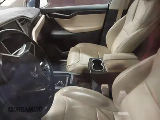 2016 Tesla Model X 70D z VIN 5YJXCBE27GF012024, wystawiony jako IAAI lot #41799547 z przebiegiem Nie podano mil oraz . Historia ofert i sprzedaży dostępna na DreamBid. Obrazek 7.