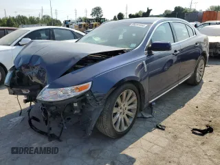 2011 Lincoln MKS z VIN 1LNHL9DR9BG607740, wystawiony jako Copart lot #69291444 z przebiegiem 130 355 mil mil oraz Szkoda całkowita • Salvage title. Historia ofert i sprzedaży dostępna na DreamBid. Obrazek 1.