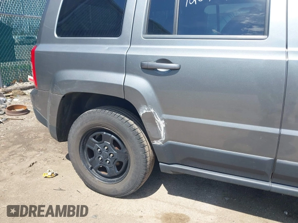 2012 Jeep Patriot Sport with VIN 1C4NJRBB0CD576612, listed as a IAAI auction lot 42076487 with 194,670 mi miles. Bid and sale history available at carsss.com. Image 6.