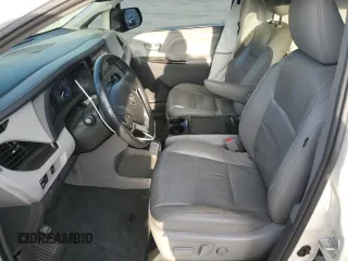 2015 Toyota Sienna XLE z VIN 5TDYK3DC2FS554374, wystawiony jako Copart lot #49789715 z przebiegiem 225 526 mil mil oraz Szkoda całkowita • Salvage title. Historia ofert i sprzedaży dostępna na DreamBid. Obrazek 7.