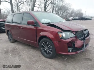 2019 Dodge Grand Caravan SE with VIN 2C4RDGBG1KR521851, listed as a IAAI auction lot 41572267 with 104,484 mi miles. Bid and sale history available at carsss.com. Image 1.