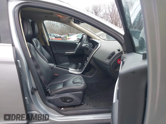 2012 Volvo XC60 3.2L с VIN YV4952DL3C2327880, выставлен на аукционе IAAI как лот 41215399 с пробегом 213 992 миль миль и . История ставок и продаж доступна на DreamBid. Изображение 5.