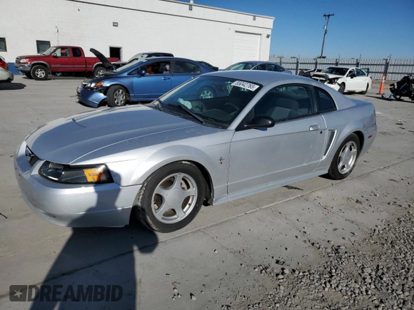2003 Ford Mustang Standard z VIN 1FAFP40463F327722, wystawiony jako Copart lot #55042765 z przebiegiem 117 010 mil mil oraz Szkoda całkowita • Salvage title. Historia ofert i sprzedaży dostępna na DreamBid. Obrazek 1.