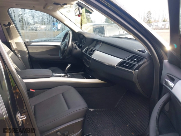 2011 BMW X5 35i with VIN 5UXZV4C57BL408907, listed as a IAAI auction lot 41807017 with 162,710 mi miles. Bid and sale history available at carsss.com. Image 5.