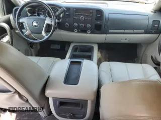 2010 Chevrolet Silverado 1500 LT with VIN 3GCRKSE35AG110216, listed as a Copart auction lot 55477135 with 194,097 mi miles and Clean Title. Bid and sale history available at DreamBid. Image 8.