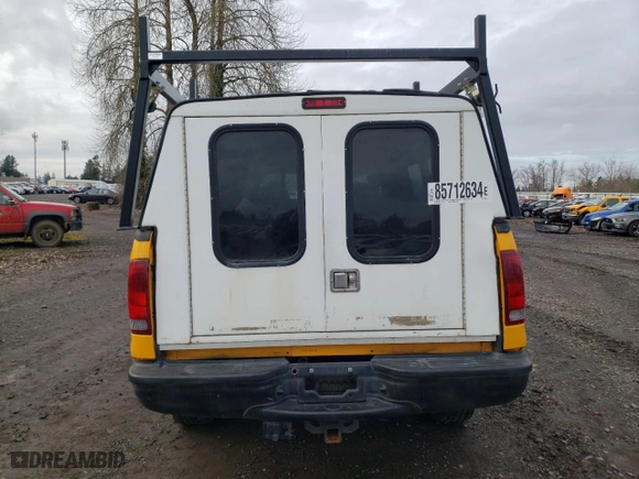 2002 Ford Super Duty F-350 SRW XL with VIN 1FTSX31L12EC83772, listed as a Copart auction lot 85712634 with 177,059 mi miles and Salvage Title. Bid and sale history available at carsss.com. Image 6.