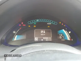2015 Nissan LEAF SV z VIN 1N4AZ0CP2FC300798, wystawiony jako Copart lot #56552715 z przebiegiem 92 303 mil mil oraz Szkoda całkowita • Salvage title. Historia ofert i sprzedaży dostępna na DreamBid. Obrazek 9.
