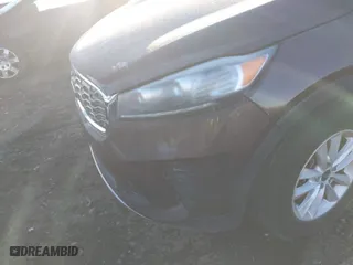 2019 Kia Sorento LX V6 with VIN 5XYPGDA51KG441757, listed as a IAAI auction lot 41768143 with 999,999 mi miles. Bid and sale history available at carsss.com. Image 6.