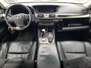 2016 Lexus LS 460 z VIN JTHCL5EF3G5026392, wystawiony jako Copart lot #88937385 z przebiegiem 81 110 mil mil oraz Szkoda całkowita • Salvage title. Historia ofert i sprzedaży dostępna na DreamBid. Obrazek 8.
