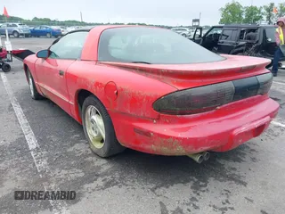 1994 Pontiac Firebird Formula z VIN 2G2FV22P2R2250731, wystawiony jako IAAI lot #42197238 z przebiegiem 97 175 mil mil oraz . Historia ofert i sprzedaży dostępna na DreamBid. Obrazek 3.