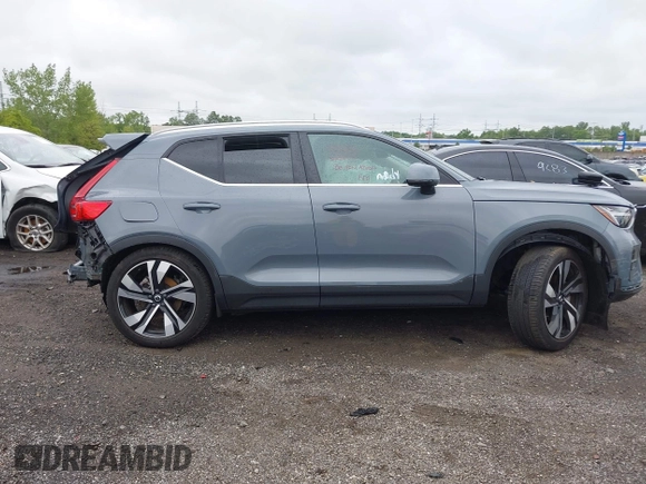 2023 Volvo XC40 Ultimate Bright Theme с VIN YV4L12UAXP2025895, выставлен на аукционе IAAI как лот 42294917 с пробегом 5 384 миль миль и . История ставок и продаж доступна на DreamBid. Изображение 13.