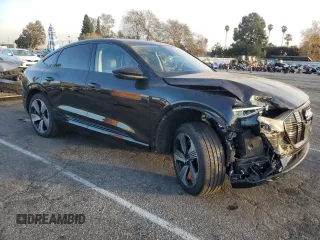 2021 Audi e-tron Sportback Prestige z VIN WA13ABGE7MB040149, wystawiony jako Copart lot #89213745 z przebiegiem 13 496 mil mil oraz Szkody całkowita. Historia ofert i sprzedaży dostępna na DreamBid. Obrazek 4.