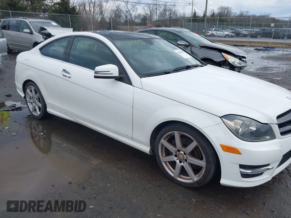 2015 Mercedes-Benz C-Class C 250 with VIN WDDGJ4HB6FG401261, listed as a IAAI auction lot 41483848 with 124,915 mi miles. Bid and sale history available at carsss.com. Image 1.