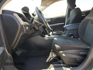 2016 Jeep Cherokee Altitude z VIN 1C4PJLCB2GW171155, wystawiony jako Copart lot #63656425 z przebiegiem 112 589 mil mil oraz Szkoda całkowita • Salvage title. Historia ofert i sprzedaży dostępna na DreamBid. Obrazek 7.
