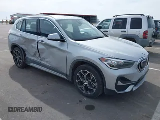 2021 BMW X1 xDrive28i z VIN WBXJG9C02M5S26553, wystawiony jako IAAI lot #41736316 z przebiegiem 42 051 mil mil oraz . Historia ofert i sprzedaży dostępna na DreamBid. Obrazek 1.