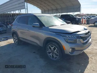 2021 Kia Seltos SX with VIN KNDETCA25M7197677, listed as a IAAI auction lot 41389745 with 33,226 mi miles. Bid and sale history available at carsss.com. Image 1.
