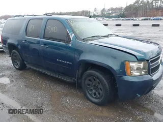 2007 Chevrolet Suburban LTZ with VIN 3GNFC16087G164902, listed as a IAAI auction lot 40918783 with 999,999 mi miles. Bid and sale history available at carsss.com. Image 1.