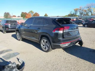 2020 Volkswagen Atlas Cross Sport 3.6L V6 SE w/Technology with VIN 1V26E2CA5LC229061, listed as a IAAI auction lot 40694949 with 70,757 mi miles. Bid and sale history available at carsss.com. Image 3.