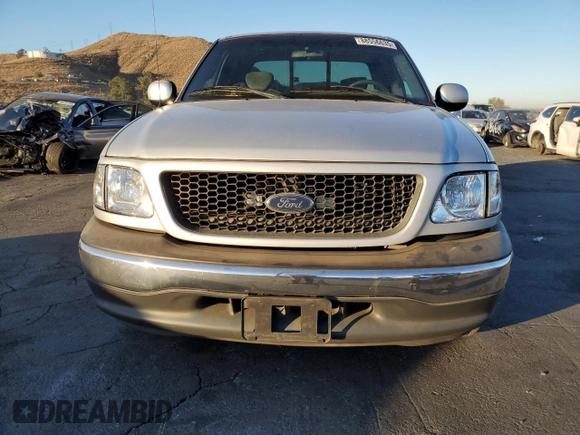 2001 Ford F-150 XL with VIN 2FTRX07L51CA91232, listed as a Copart auction lot 88556635 with 268,582 mi miles and Salvage Title. Bid and sale history available at carsss.com. Image 5.